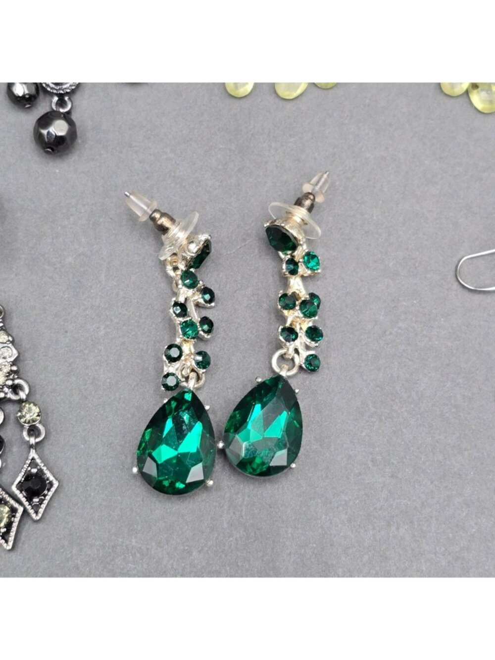 5pr Vintage Inspired Chandelier Earring Lot Rhinestone Gunmetal Emerald Crystal - Picture 6 of 7